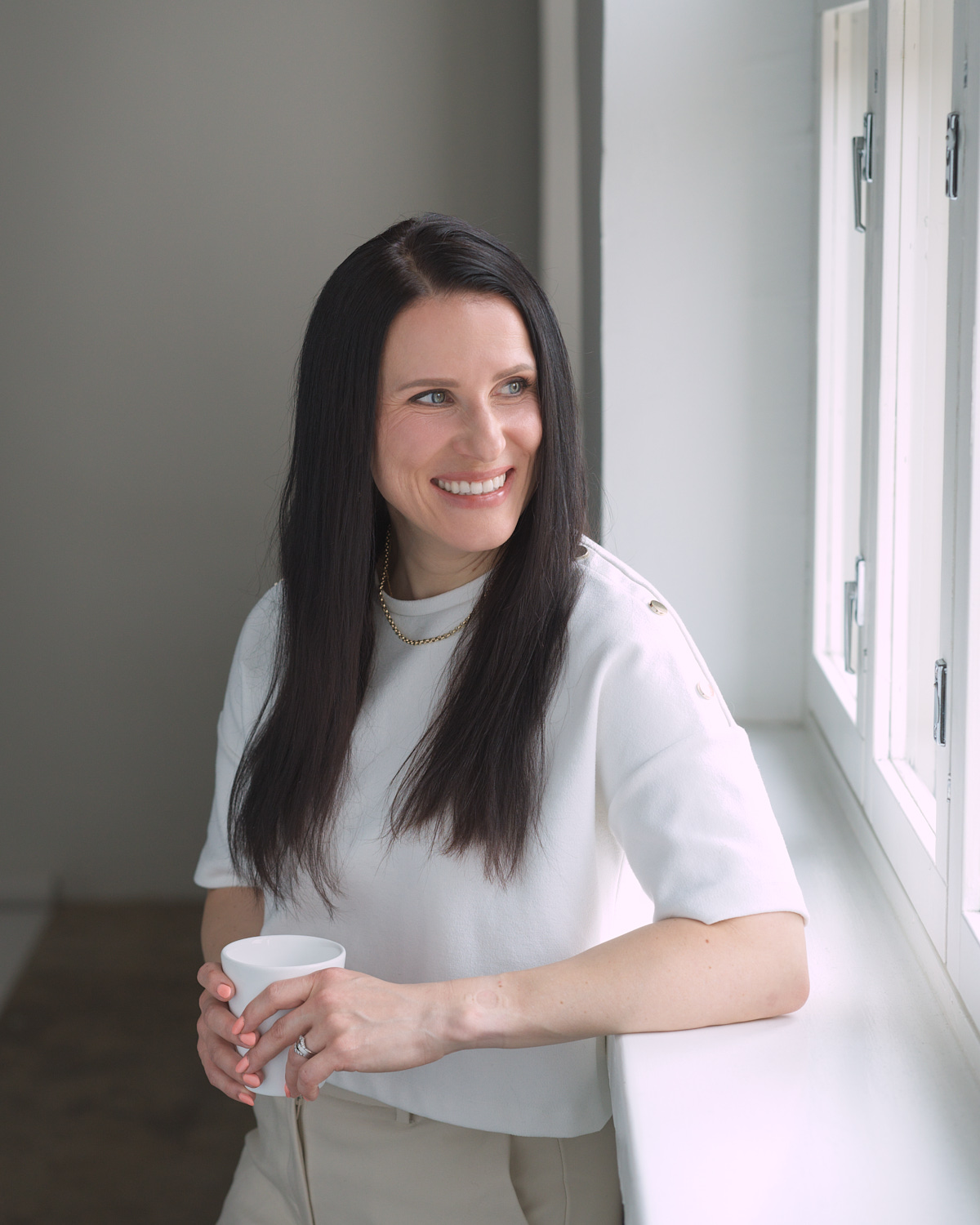 Portrait of Hanne Pitkänen by a window